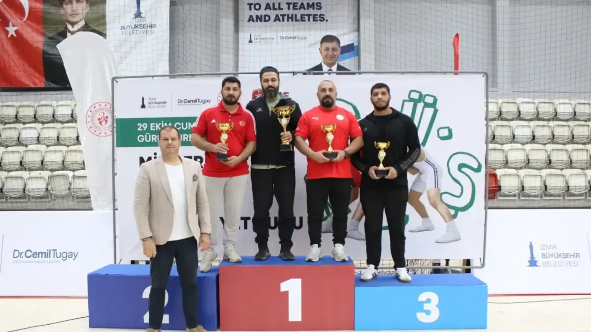 İzmir'de düzenlenen Cumhuriyet Bayramı judo ve güreş turnuvası