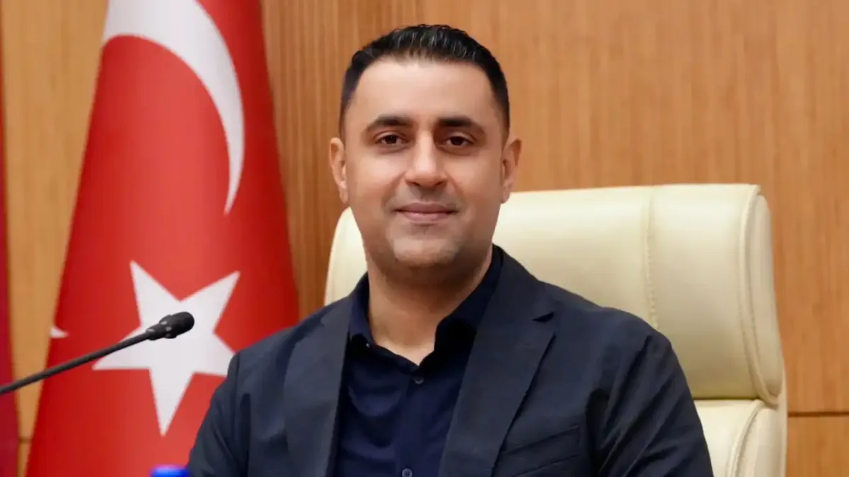 Çukurova Belediyesi'nde usulsüzlük soruşturması kapsamında tutuklamalar yapıldı.