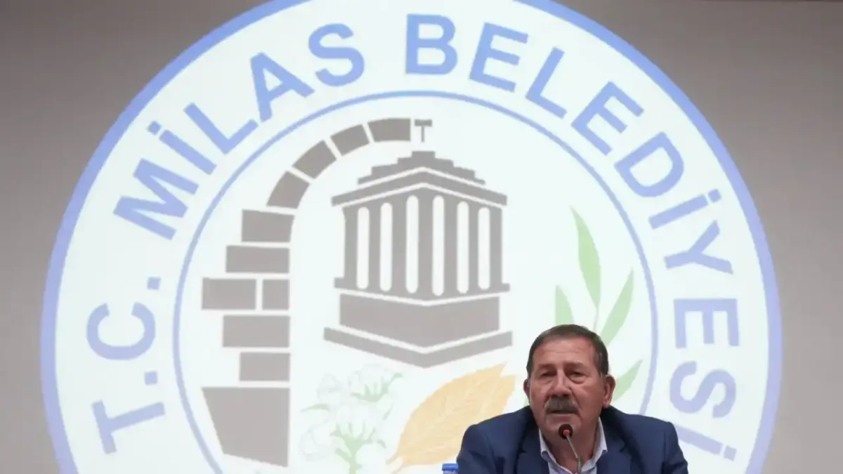 Milas Belediyesi'nde sabah saatlerinde gerçekleştirilen operasyonun görüntüsü.