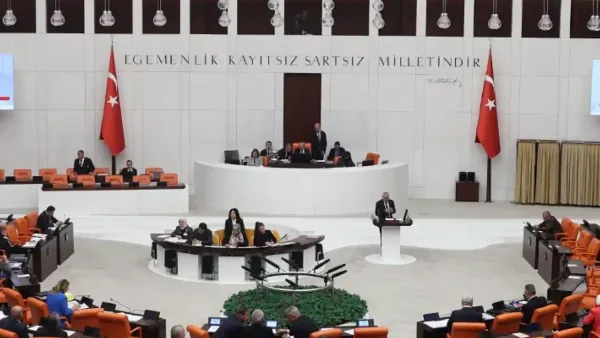 TBMM Genel Kurulu'nda Türk Kızılay Kanunu görüşmeleri devam ediyor.