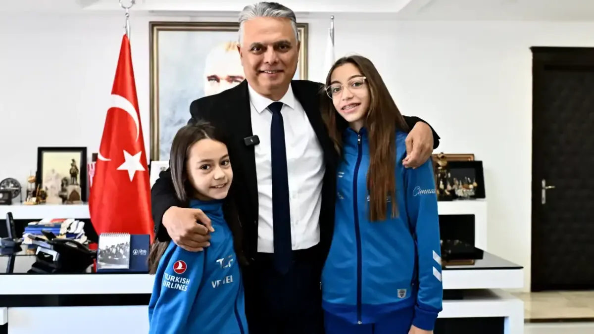 Muratpaşa Belediyespor'un ritmik cimnastik şampiyonu Asel Lina Şahin