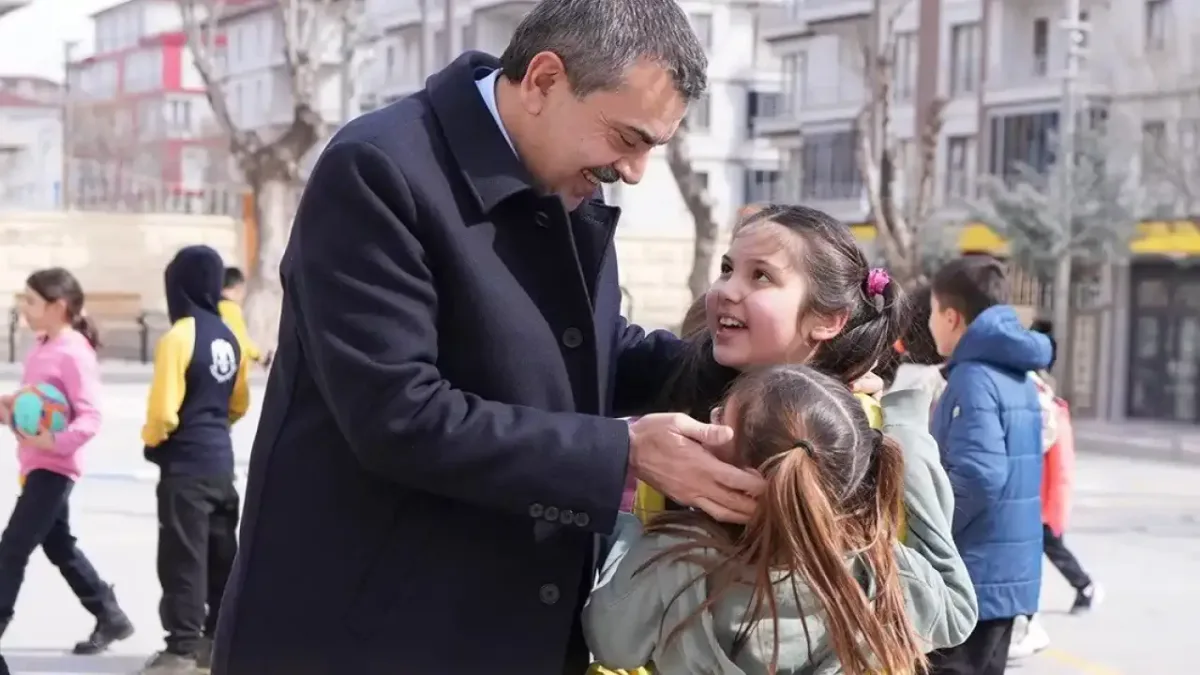 Bakan Tekin, dünya kız çocukları gününde eğitim vurgusu yaptı