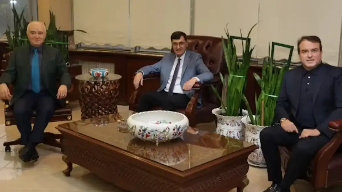 Kütahya Belediye Başkanı Eyüp Kahveci, Güral Porselen yöneticileriyle bir araya geldi.