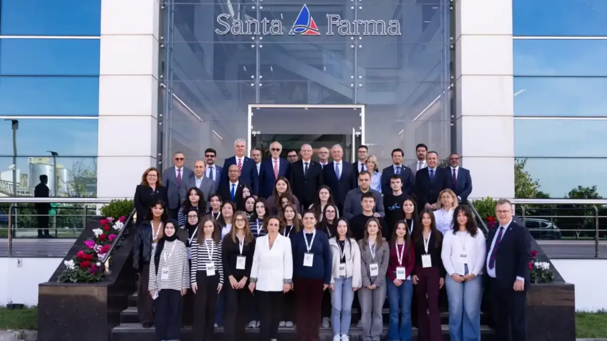 İlaç Üretim Teknolojisi Ön Lisans Programı eğitim alan öğrenciler.