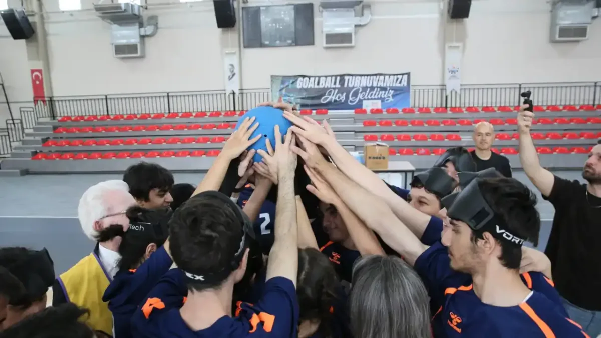 Çiğli Belediyesi tarafından düzenlenen 5. Geleneksel Goalball Turnuvası'ndan bir kare.
