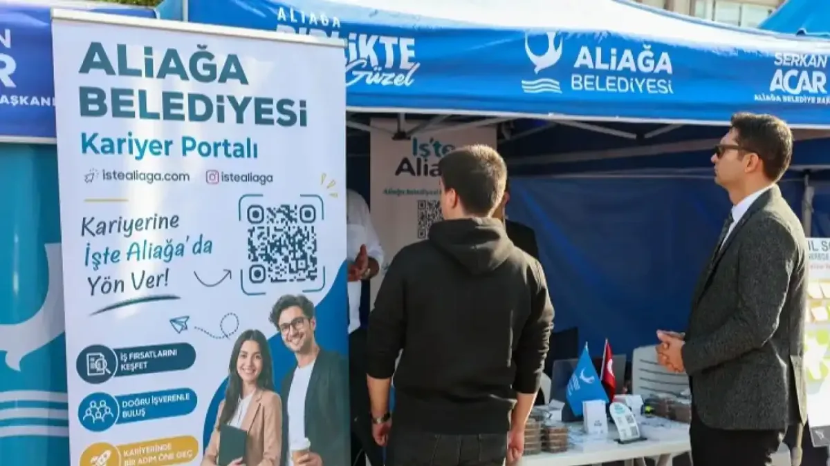 Aliağa'da düzenlenen KariyerİZM ve İş Fuarı etkinliği.