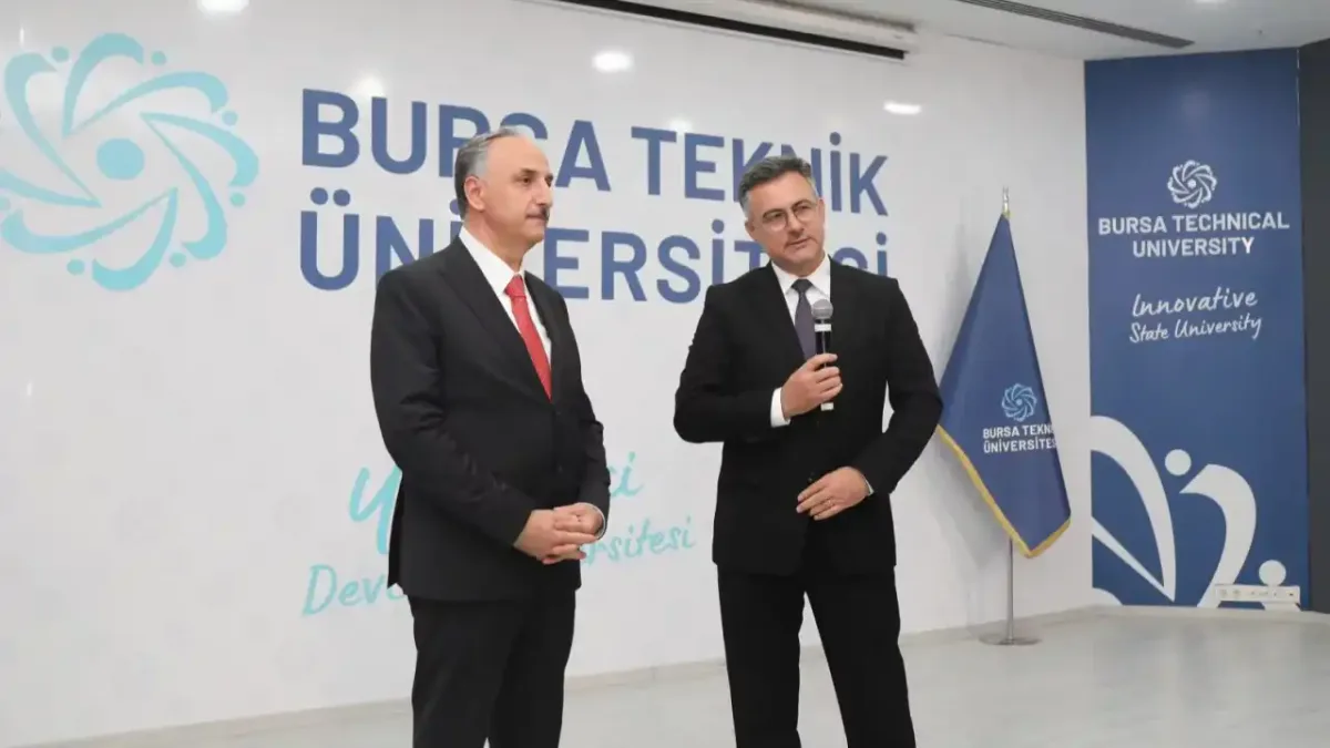 BTÜ'de iklim değişikliği konulu etkinlikte katılımcılar bir araya geldi.