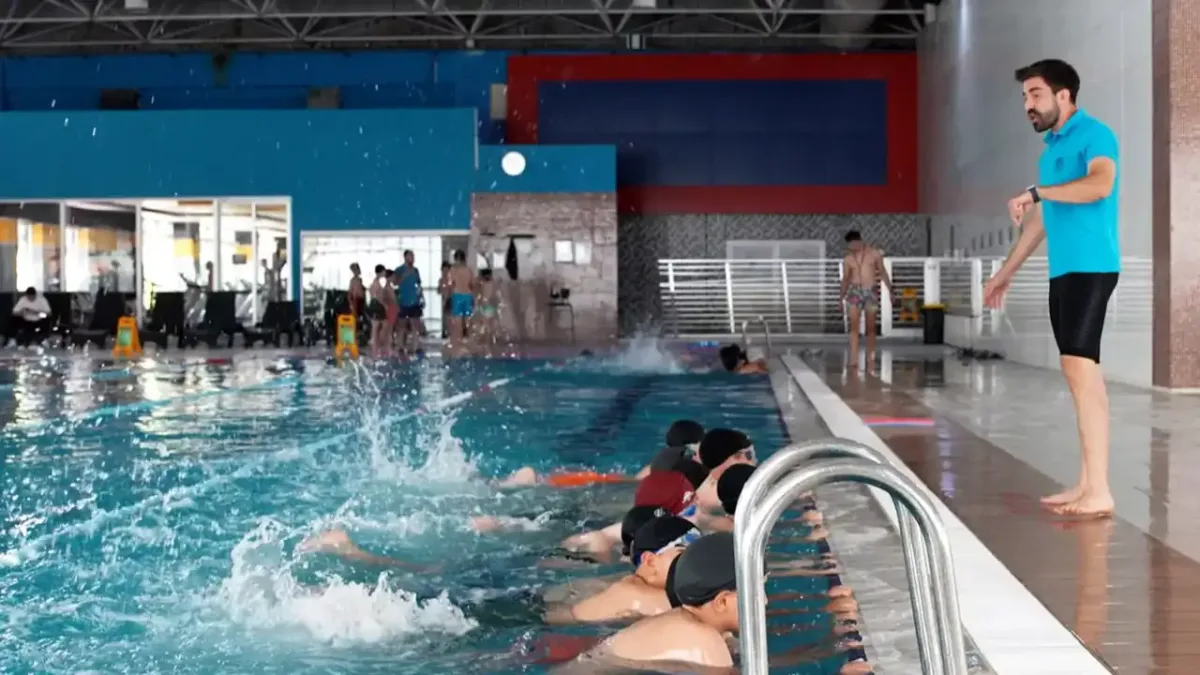 Karatay Kış Spor Okulları'nda eğitim alan çocuklar.