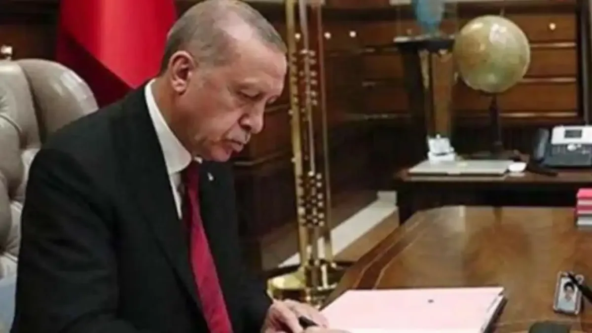 Kamu kurumlarında görevden alma kararları resmi olarak duyuruldu.