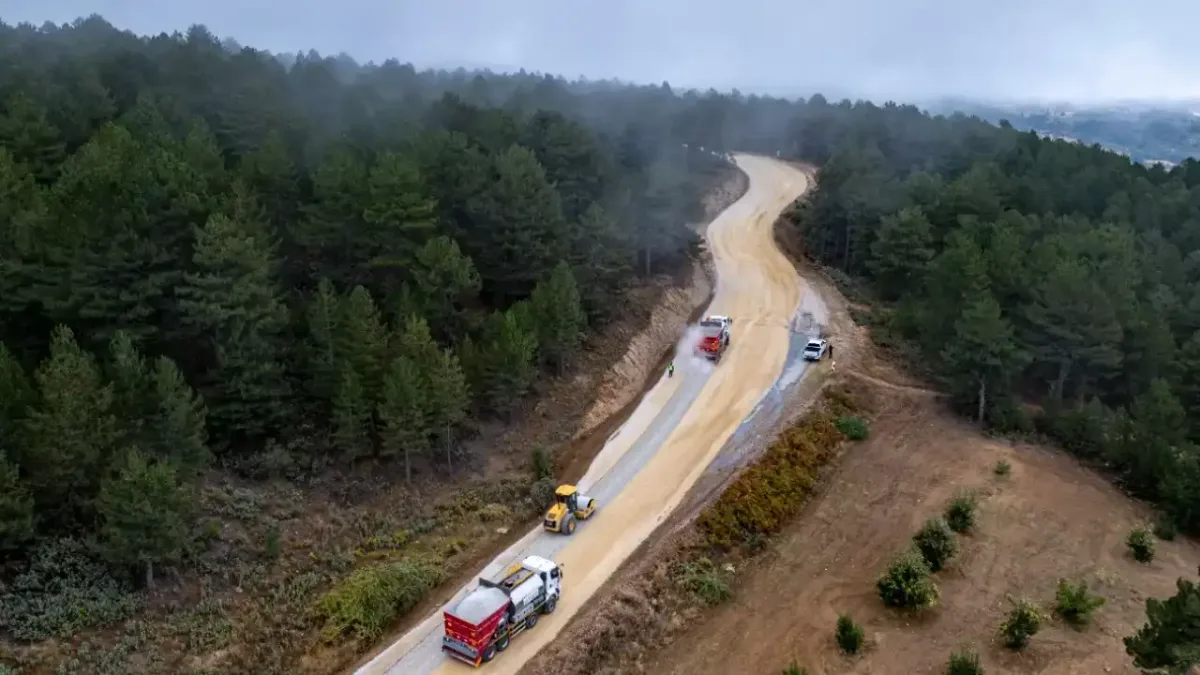 Manisa'nın Söğütçük Mahallesi'nde 11 kilometrelik yol çalışmaları başladı