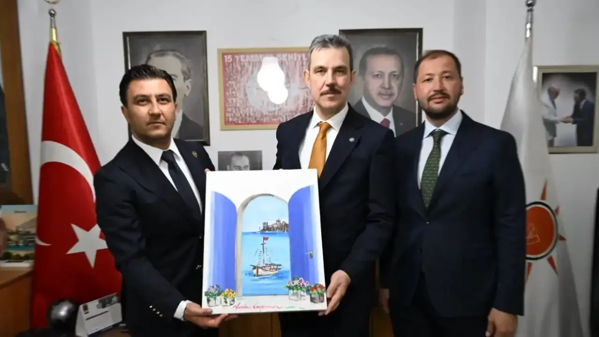 Mustafa Esgin, Bodrum'da teşkilat üyeleriyle bir araya geldi.