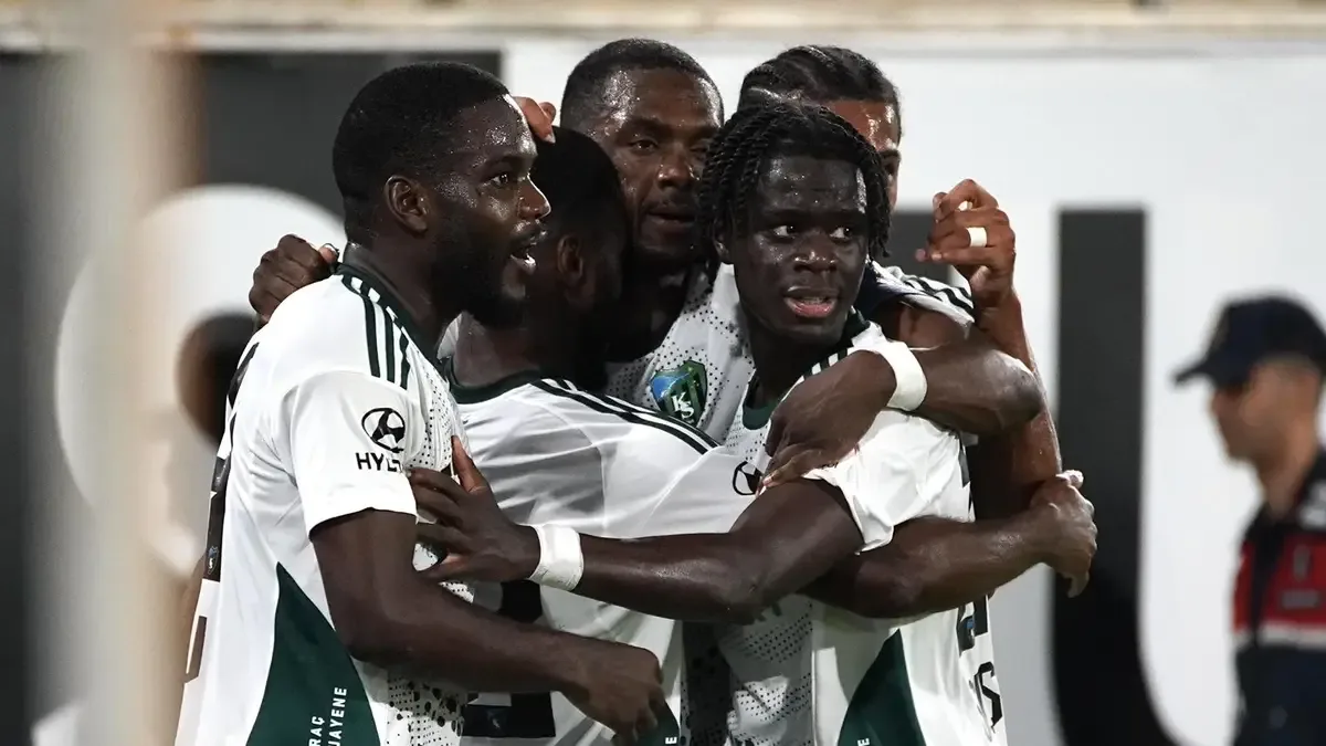 Corendon Alanyaspor'a konuk olan Kocaelispor maçtan 2-1 galip ayrıldı.