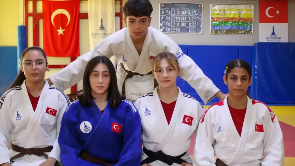İzmirli genç judocular, Yıldızlar Balkan Judo Şampiyonası'nda madalya kazandı.