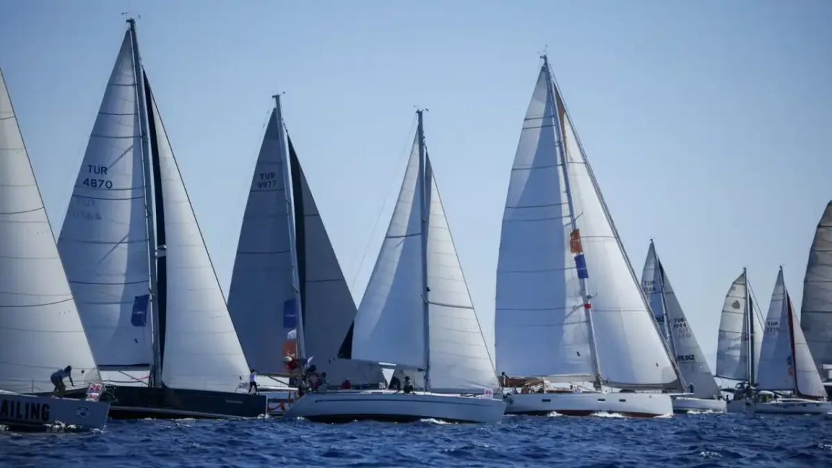 The Bodrum Cup yelken yarışında ekipler mücadele ediyor.