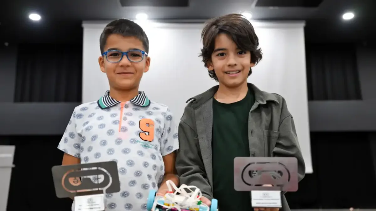 Mersin'in genç yetenekleri robotik yarışmalarda ödül aldı.