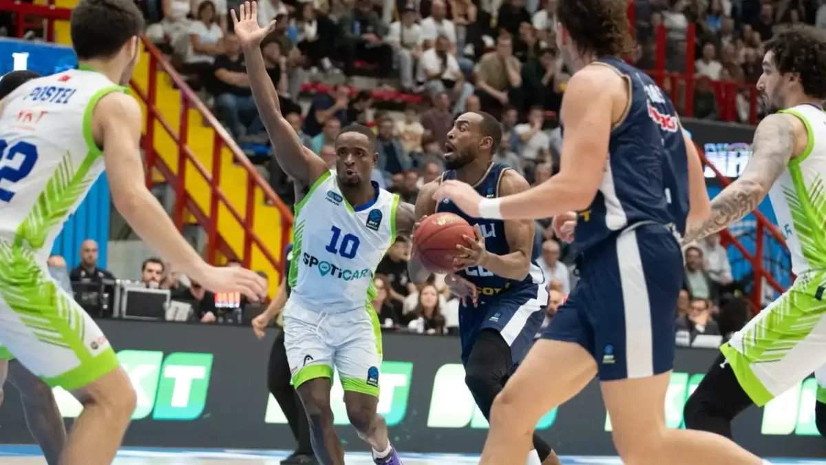 TOFAŞ Basketbol Takımı, Napoli deplasmanında mücadele etti.