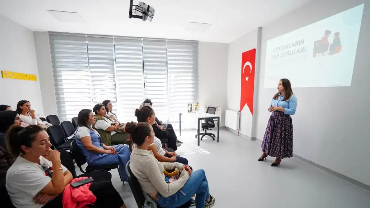 Beylikdüzü'nde düzenlenen aile içi iletişim semineri.