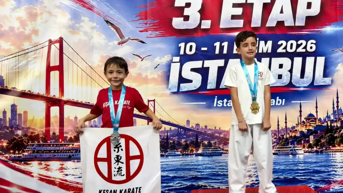 Edirne Keşan Karate Önder Can Spor Kulübü sporcuları madalya ile.