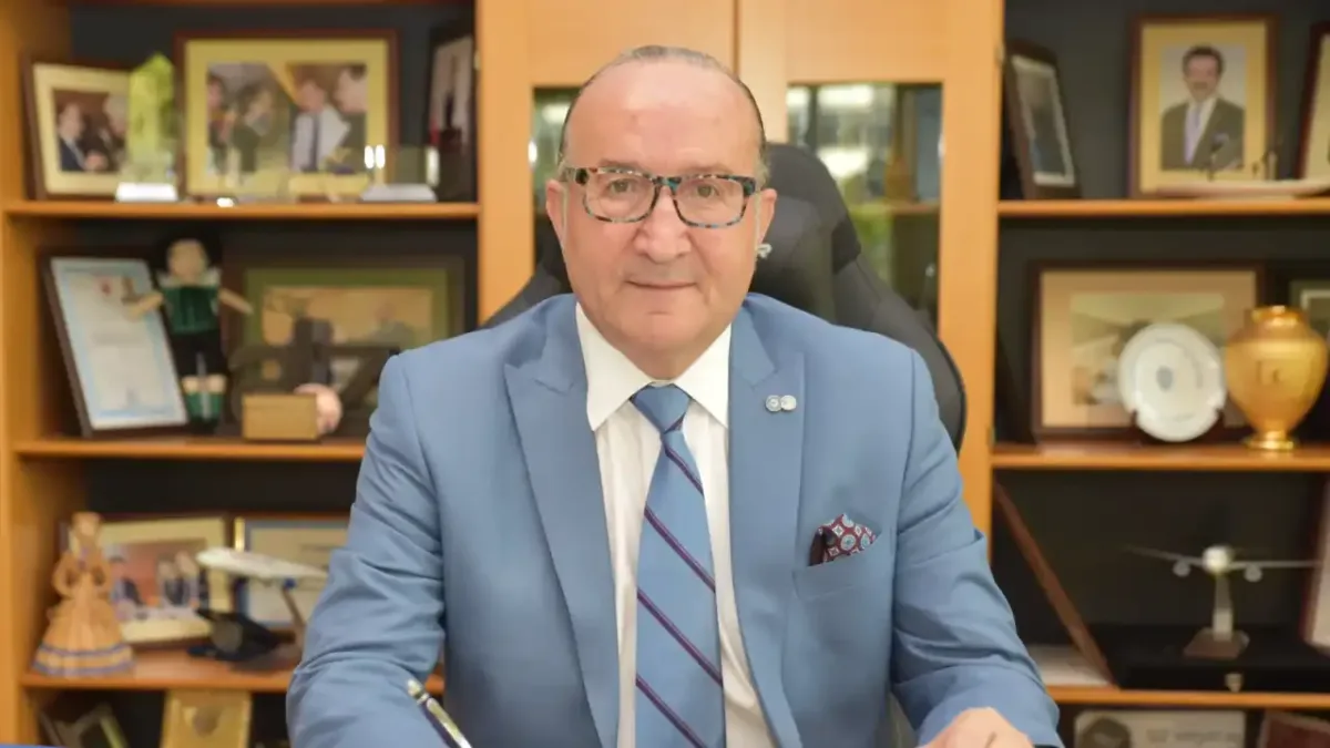 KSO Başkanı Ayhan Zeytinoğlu, sanayi endeksi değerlendirmesi yapıyor.
