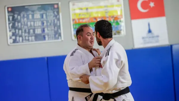 Gökhan Biçer, judoda engelleri aşarak başarıya koşuyor.