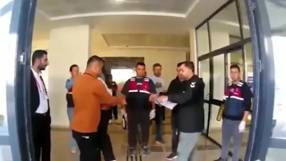 Bakan Çiftçi, KPSS sınavında çalışan ekipleri onurlandırdı.