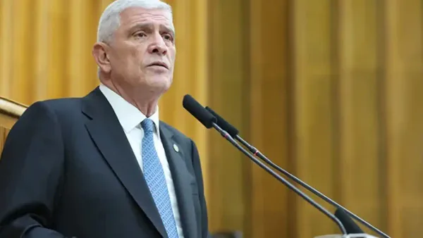 İYİ Parti Genel Başkanı Müsavat Dervişoğlu, TBMM Grup Toplantısı'nda konuşma yaparken.