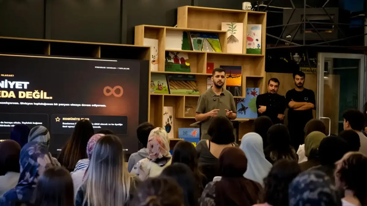 Divizyon programında gençler yeteneklerini geliştirmek için bir araya geliyor.