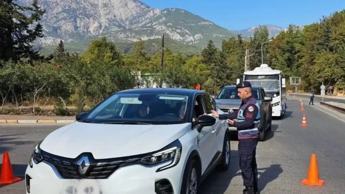 81 ilde düzenlenen operasyonda 912 kişi yakalandı.