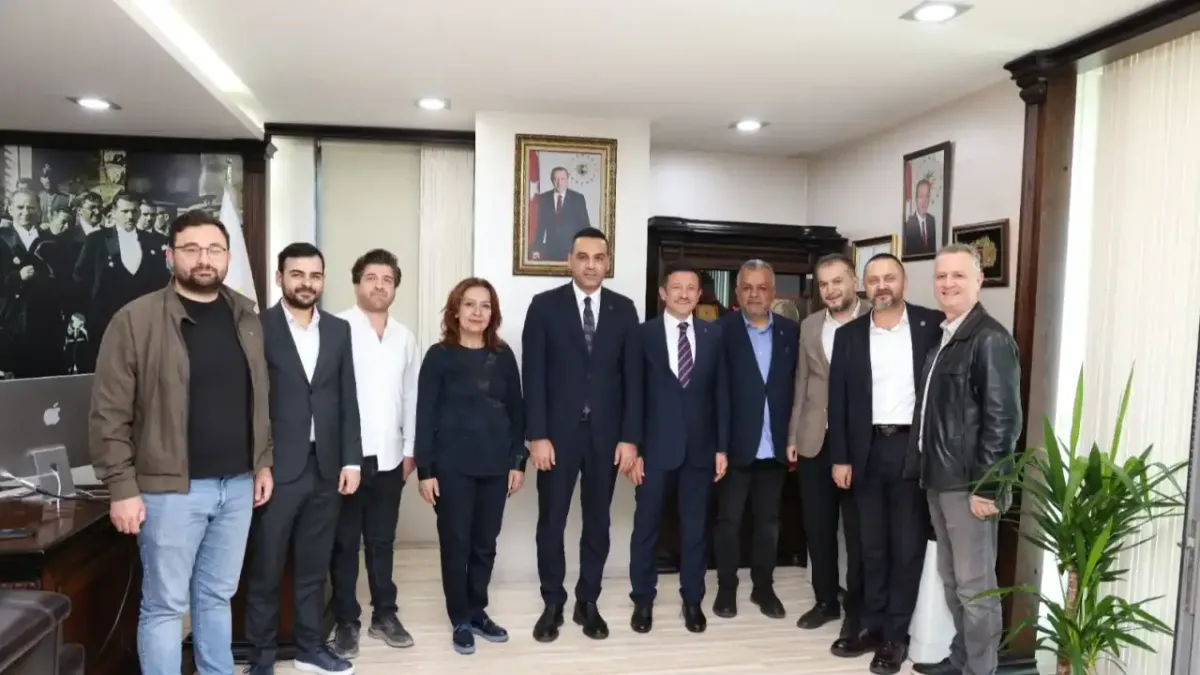 Hamza Dağ ve Onur Emrah Yıldız, Çiğli'de bir araya geldi.