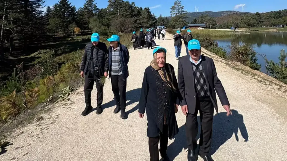 Yaşlı destek merkezi, Taraklı Karagöl'de huzur dolu bir gün geçirdi