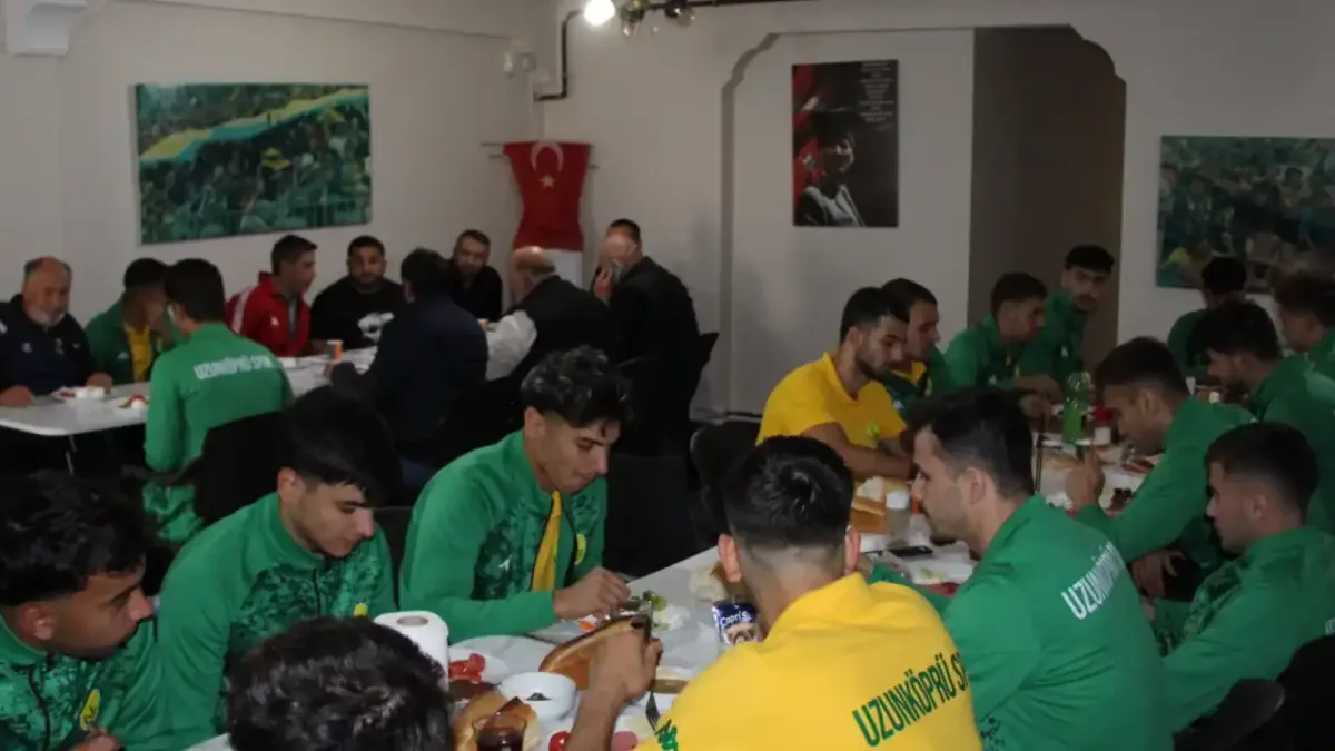 Uzunköprüspor futbolcuları, Başkan Martin ile kahvaltıda bir araya geldi.