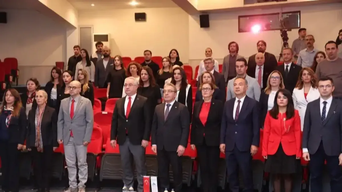 Cumhuriyet'in kazanımları üzerine düzenlenen panelin görüntüsü.