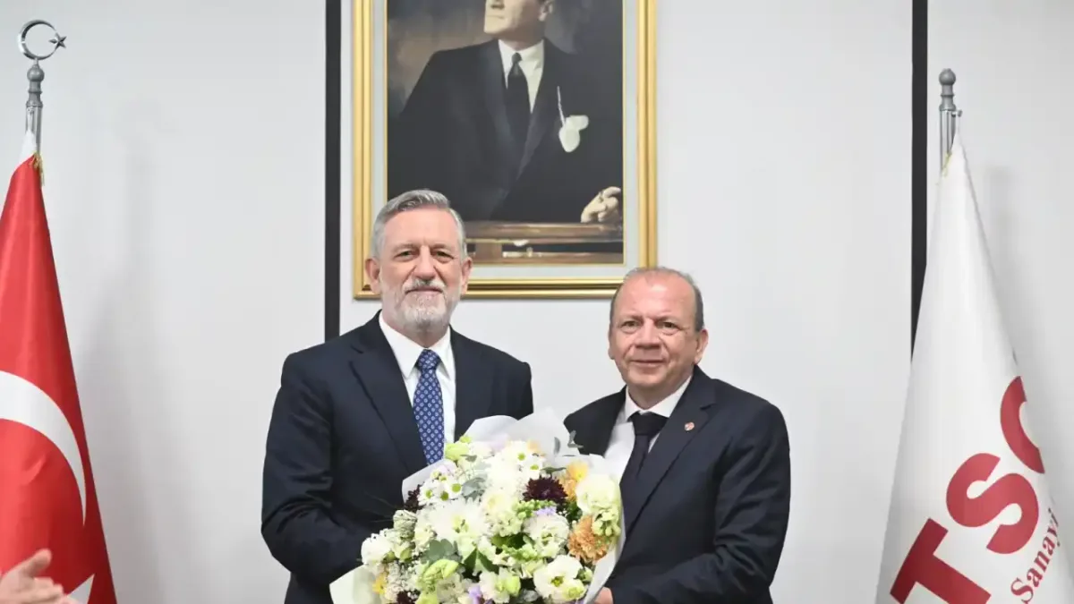 BTSO'da devir teslim töreni sırasında yeni yönetim kurulu başkanı Özer Matlı ve meclis başkanı Erol Dağlıoğlu.