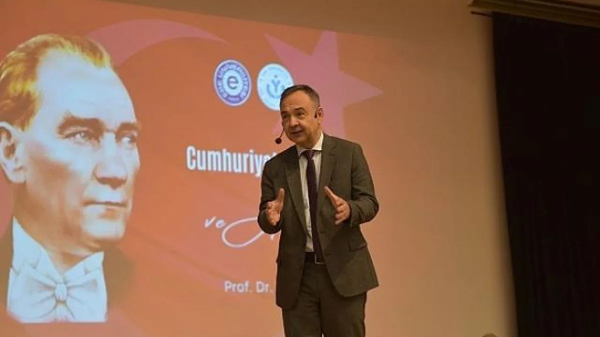 Prof. Dr. Hasan Mert, “Cumhuriyet’e Giden Yol”u anlattı