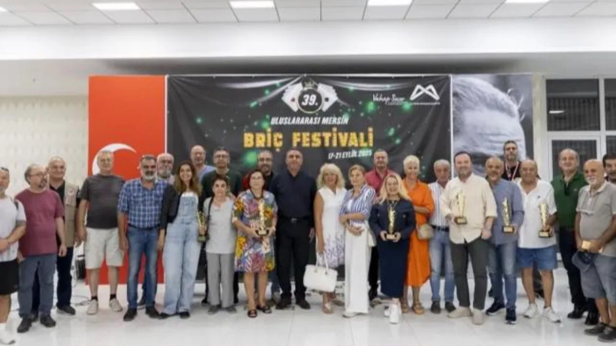 Briç tutkunları Mersin’de yarıştı