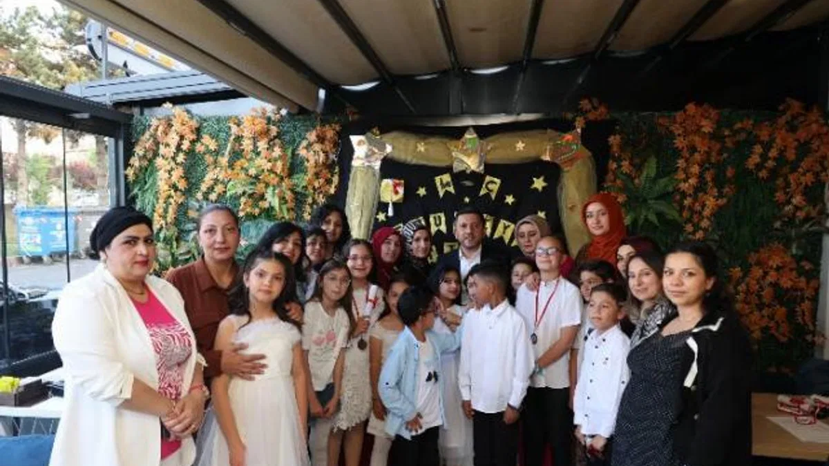 Başkan Arı önce mezuniyet programına ardından nikah törenine katıldı
