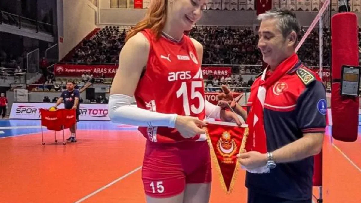Voleybolun yıldızlarından İzmir İtfaiyesi’ne teşekkür