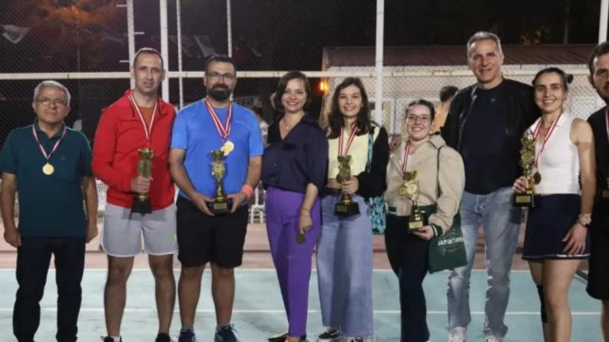 İzmir Karabağlar’da spor şenlikleri renkli geçti