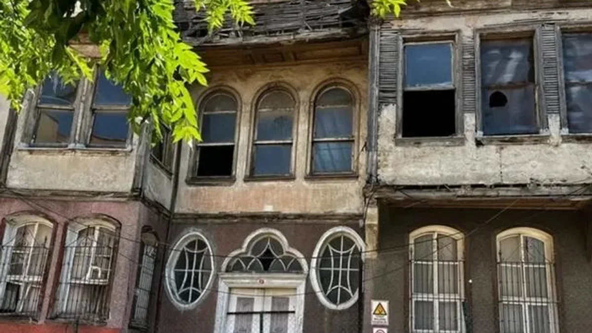 Setbaşı’ndaki bu bina, tehlike yaratıyor
