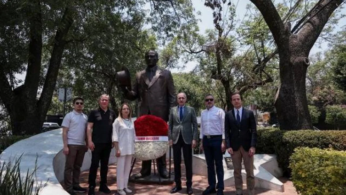 Numan Kurtulmuş’tan Meksika’daki Atatürk Anıtı’na ziyaret