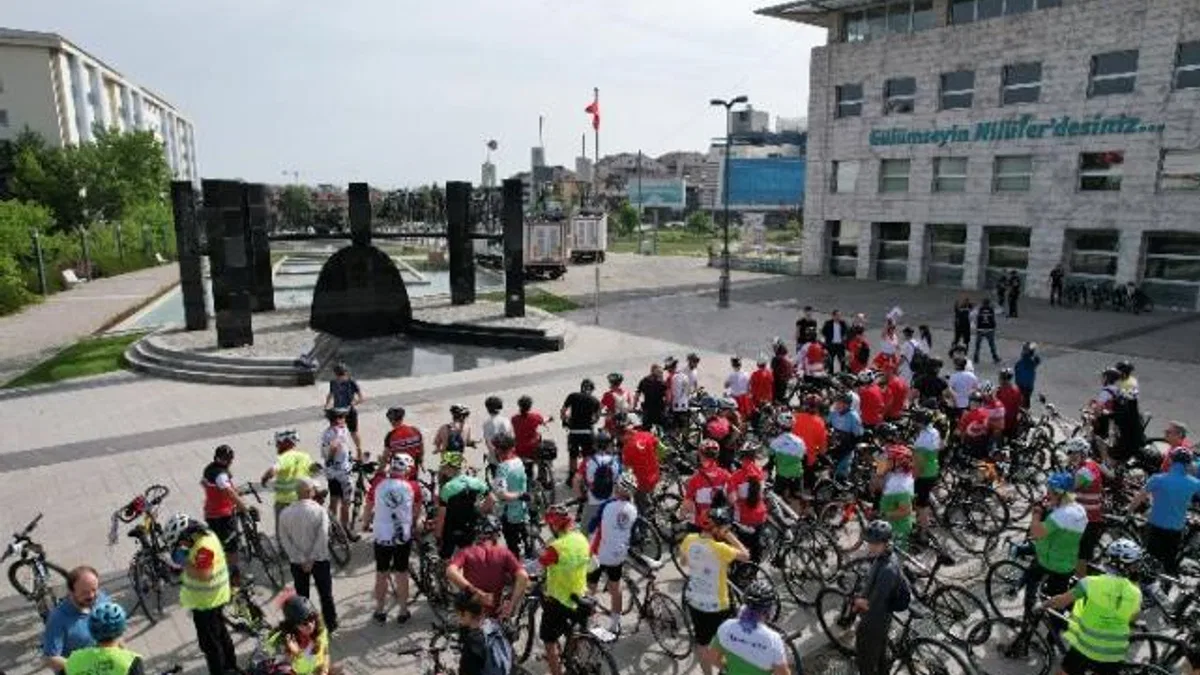Nilüfer’de bisiklet tutkunları 19 Mayıs için pedalladı