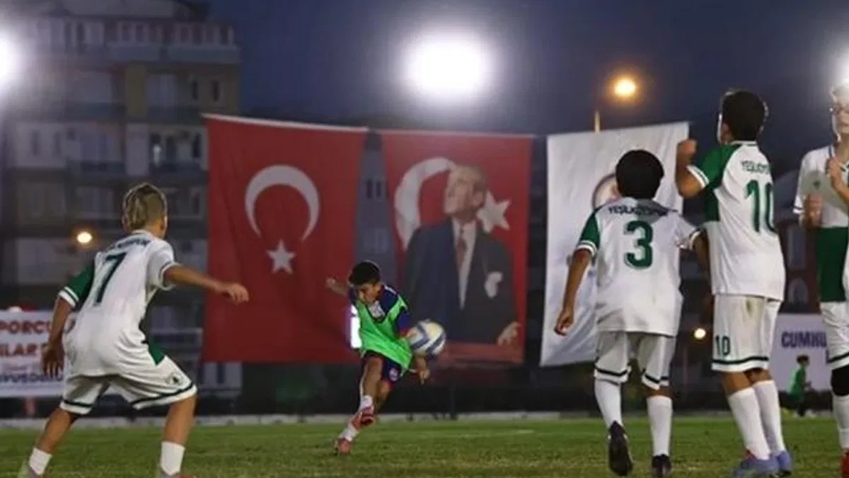 Denizli’de Gençler “Cumhuriyet” için sahaya çıktı