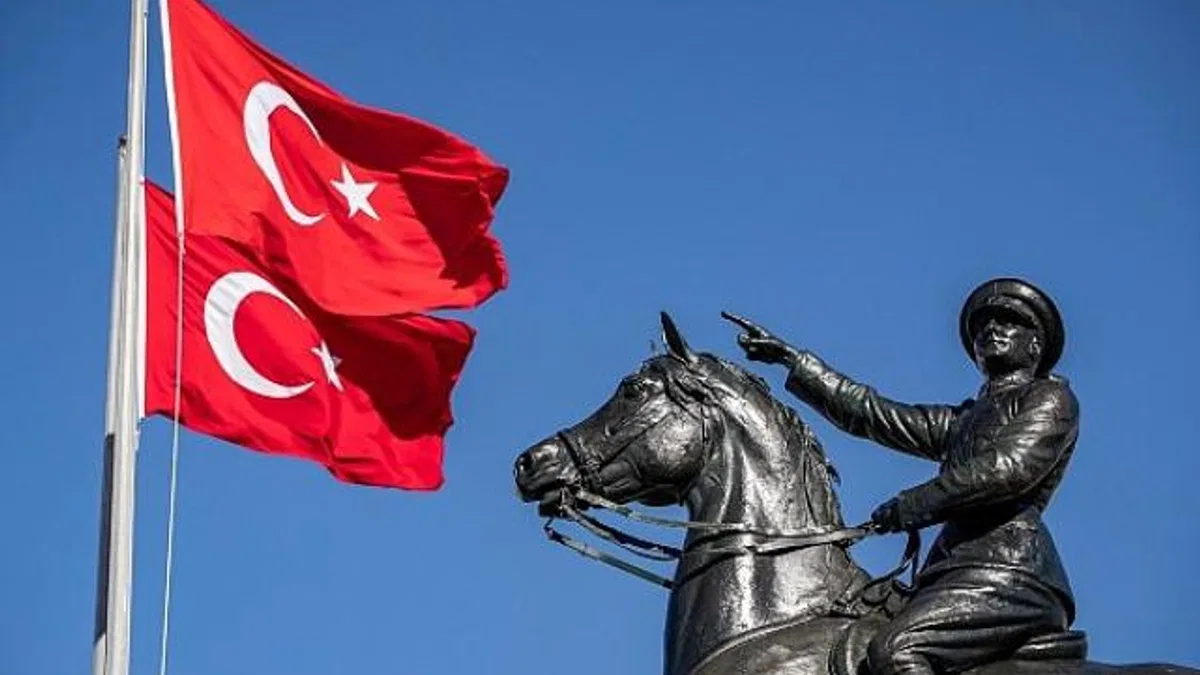 İzmir’de en büyük bayrama en görkemli kutlama