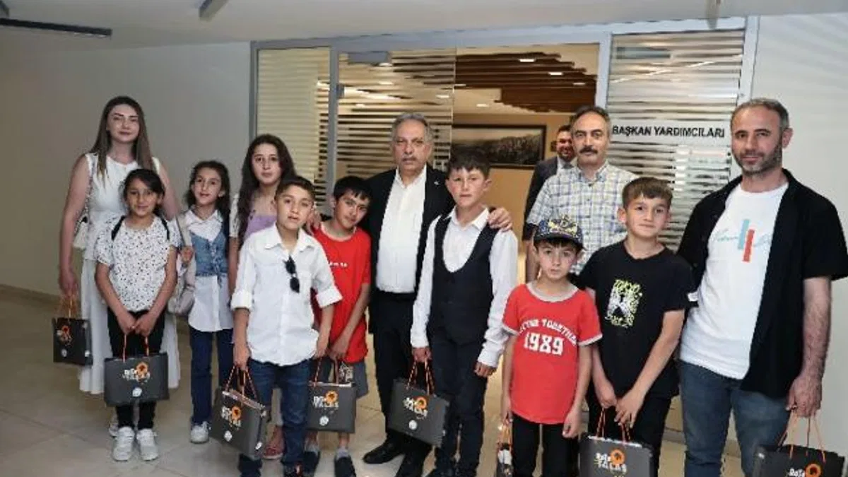 Misafirler uzaktan, ilgi yakından