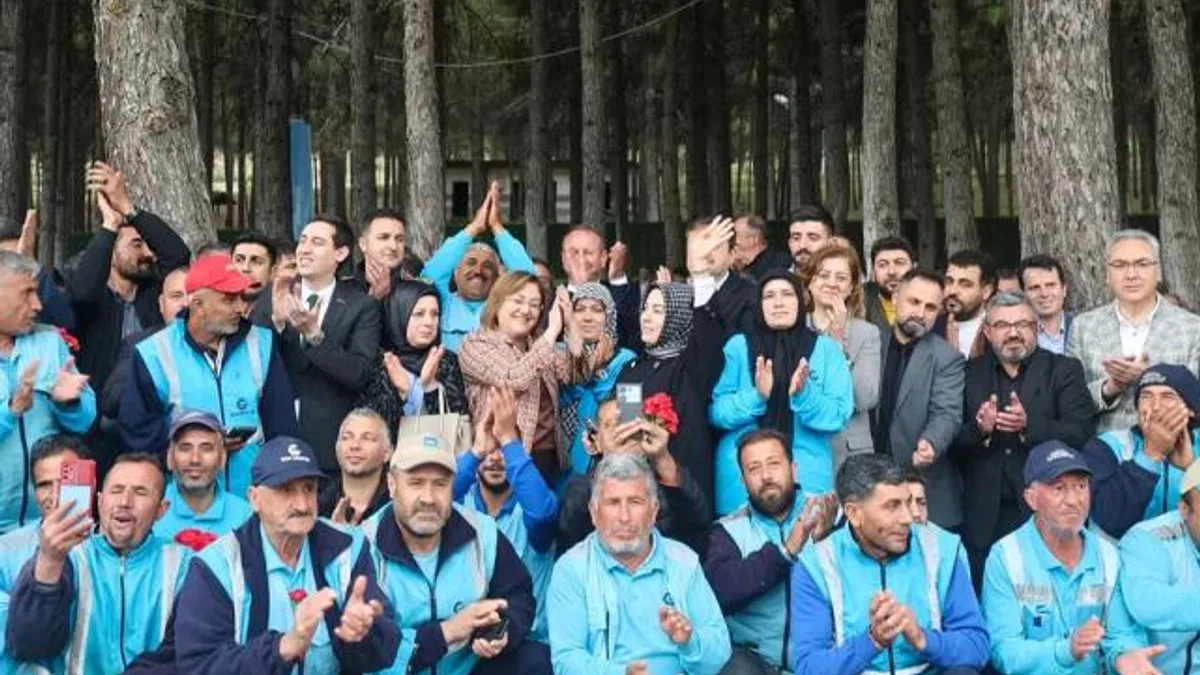 Başkan Şahin belediye çalışanlarıyla bir araya geldi