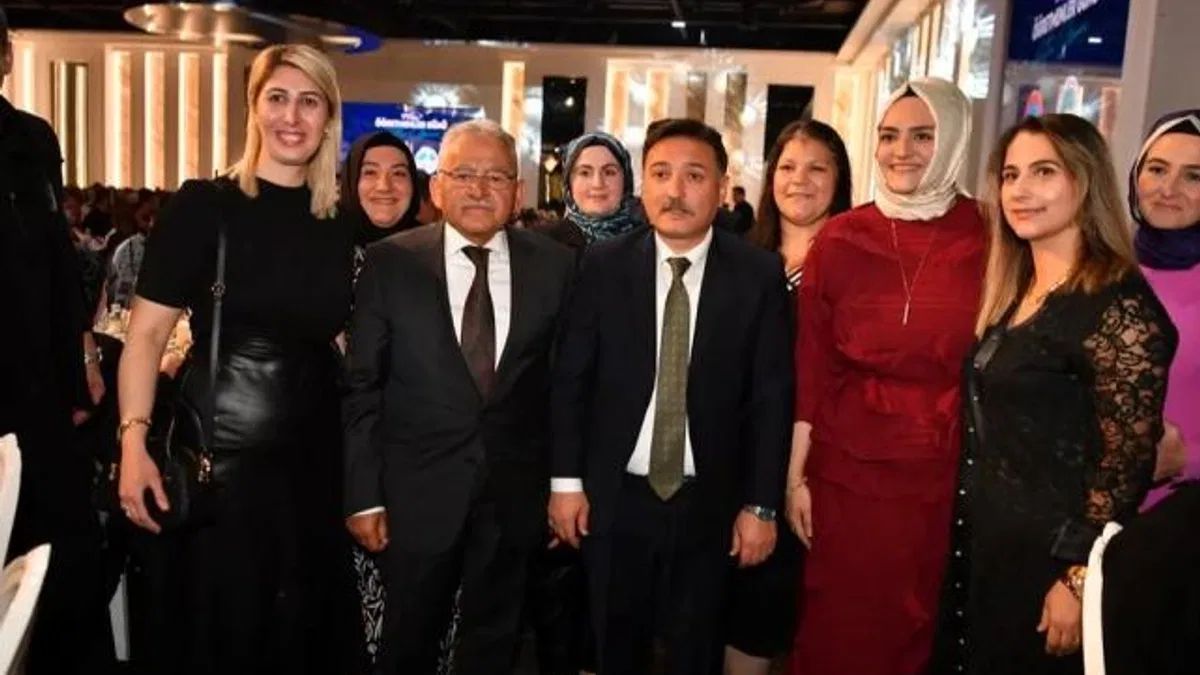 Memduh Büyükkılıç’tan ‘öğretmenlere’ övgü