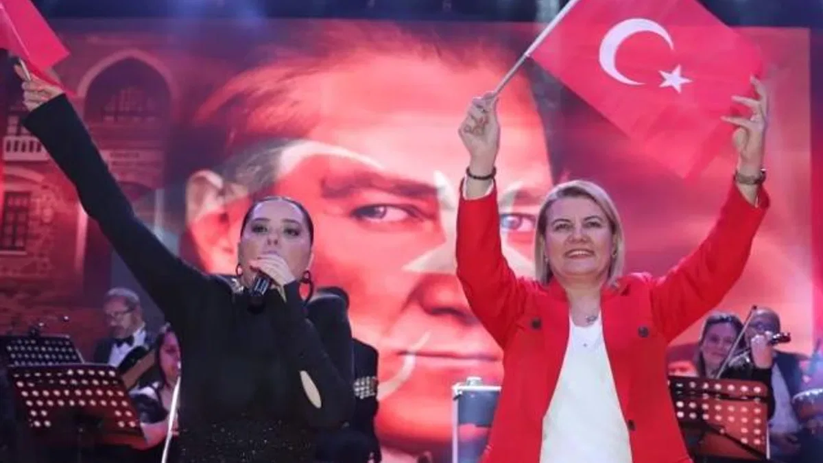 Kapanca Sokak’ta 19 Mayıs coşkusu Reyhan Karaca konseriyle taçlandı