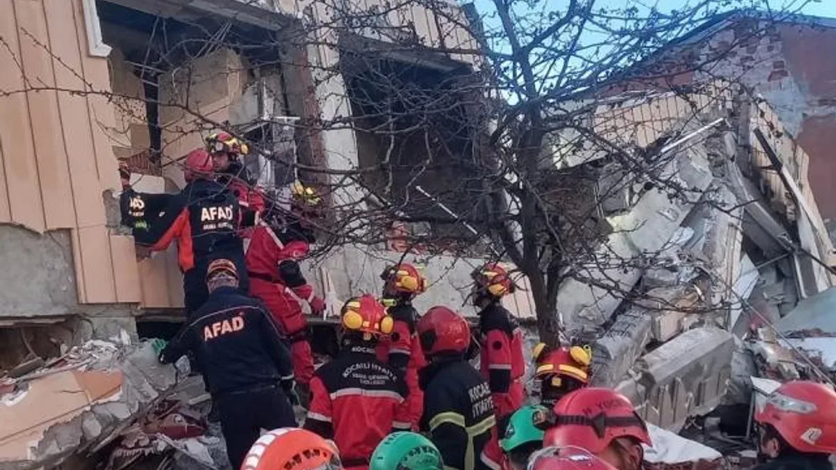 Gebze’de bina çöktü: 5 kişi enkaz altında