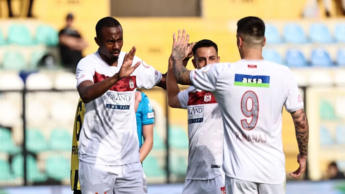 İstanbulspor 1-3 EMS Yapı Sivasspor (Maç Sonucu) Sivasspor’dan deplasmanda kritik 3 puan!