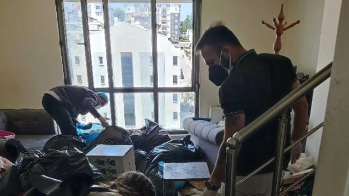 Nilüfer’deki evden 8 ton çöp çıktı